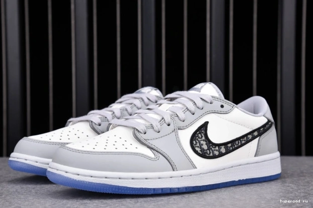 1 LOW shoe X CN8607-002 (DR OG box) JORDAN DR 0522